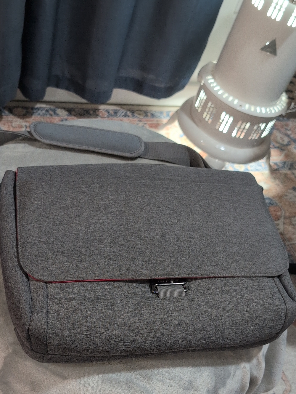 Kensington LM340 14.4'' Laptop Messenger Bag